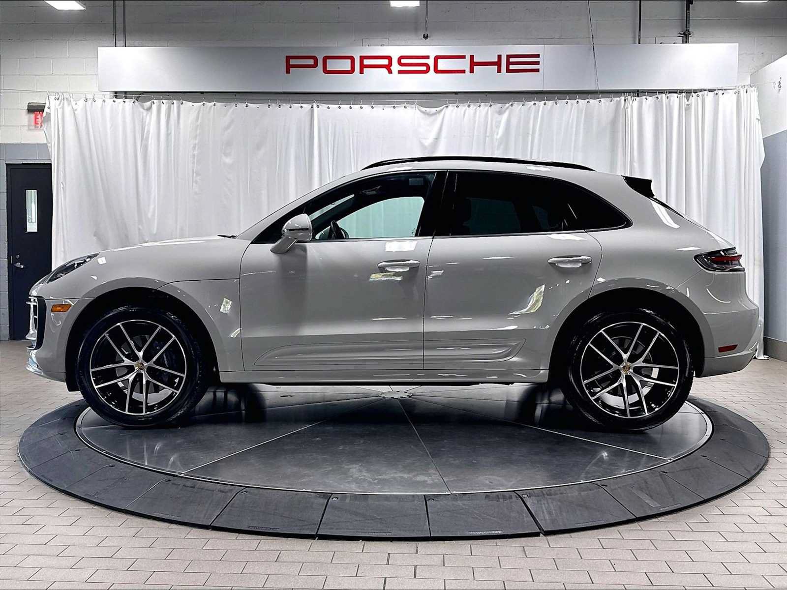 Used 2026 Porsche Macan AWD/4WD image 2
