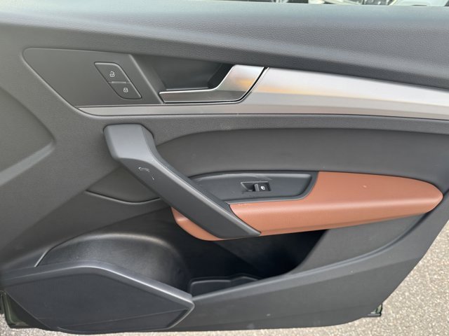 Certified 2025 Audi Q5 2.0T Premium w/ Convenience Plus Package image 28