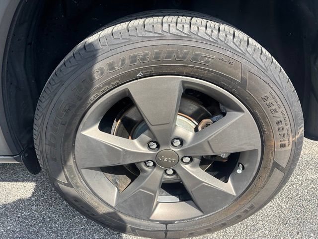 Used 2016 Jeep Cherokee 75th Anniversary AWD/4WD image 6
