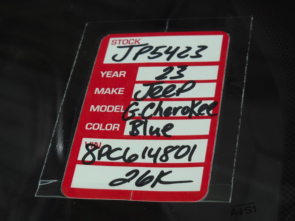 Used 2023 Jeep Grand Cherokee Overland w/ Luxury Tech Group IV AWD/4WD image 38