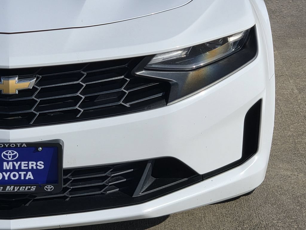 Used 2020 Chevrolet Camaro LT RWD image 4