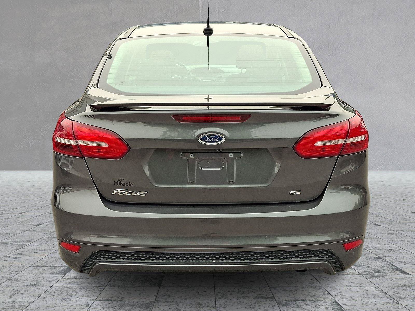 Used 2016 Ford Focus SE w/ SE Sport Package FWD image 5