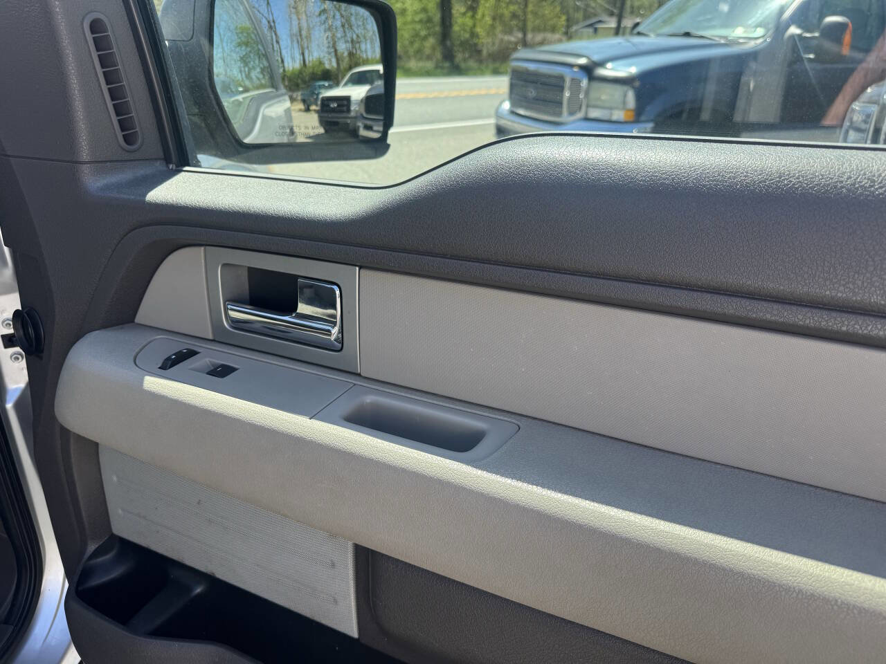 Used 2010 Ford F150 STX AWD/4WD image 15