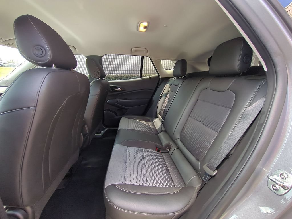 Used 2025 Chevrolet Trax LT w/ LT Convenience Package FWD image 27