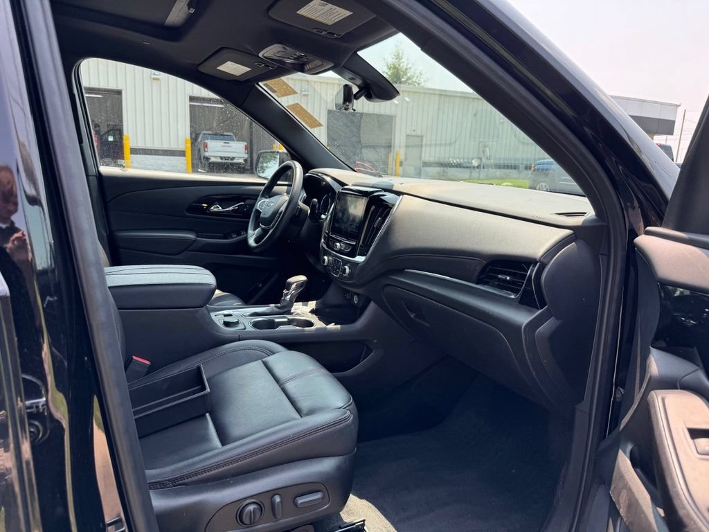 Used 2023 Chevrolet Traverse RS w/ LPO, Floor Liner Package AWD/4WD image 14