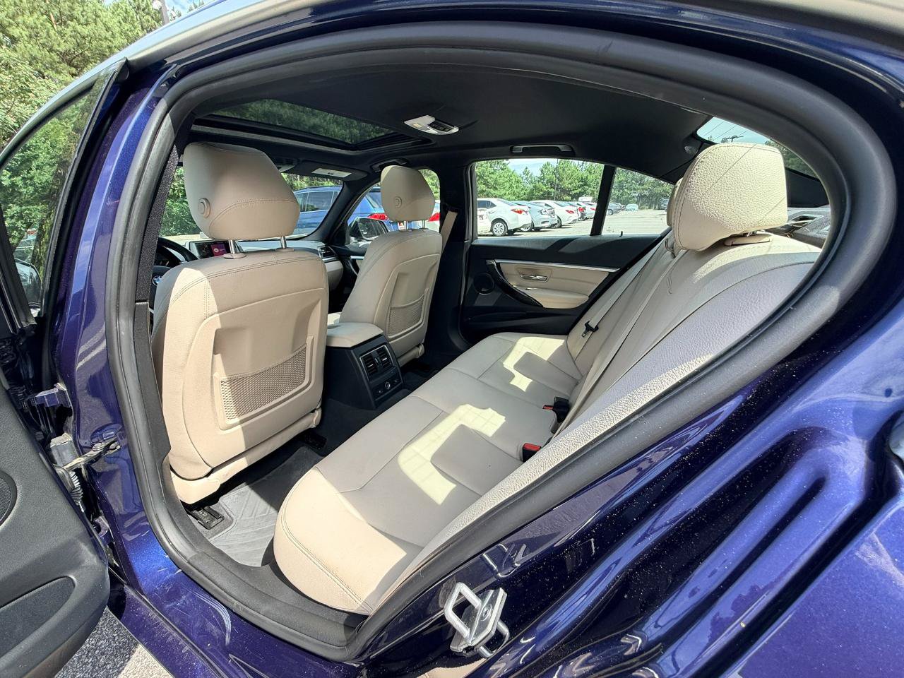 Used 2017 BMW 330i xDrive Sedan AWD/4WD image 10