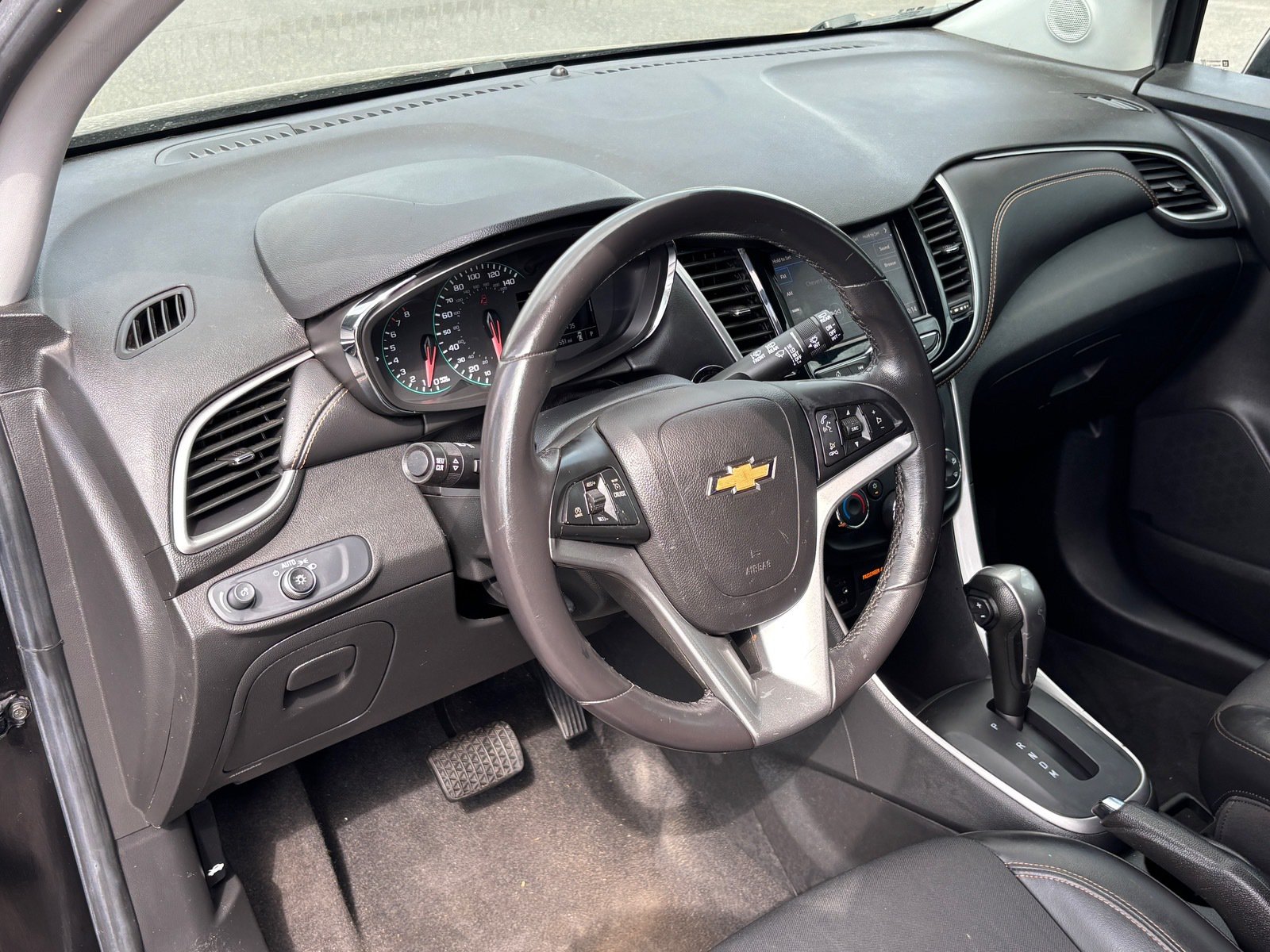Used 2022 Chevrolet Trax LT w/ LT Convenience Package FWD image 19