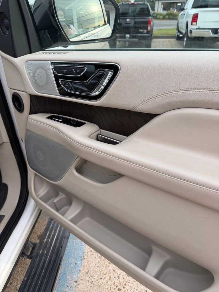 Used 2021 Lincoln Navigator Reserve w/ Luxury Package image 7