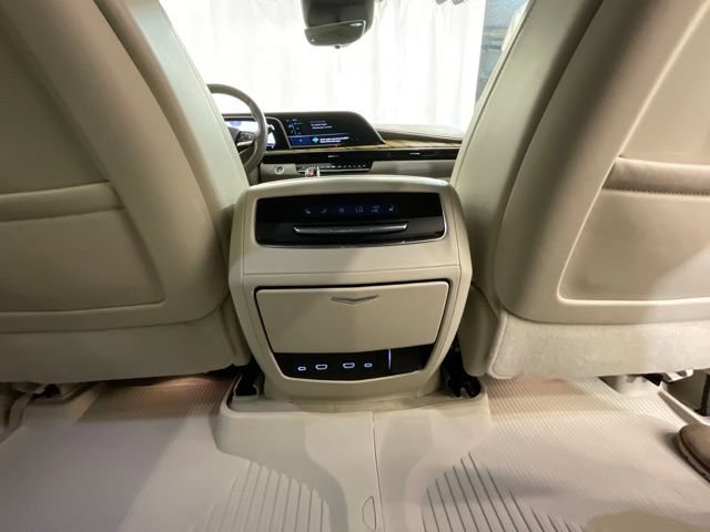 Used 2022 Cadillac Escalade Sport Platinum w/ LPO, ONYX Package AWD/4WD image 27