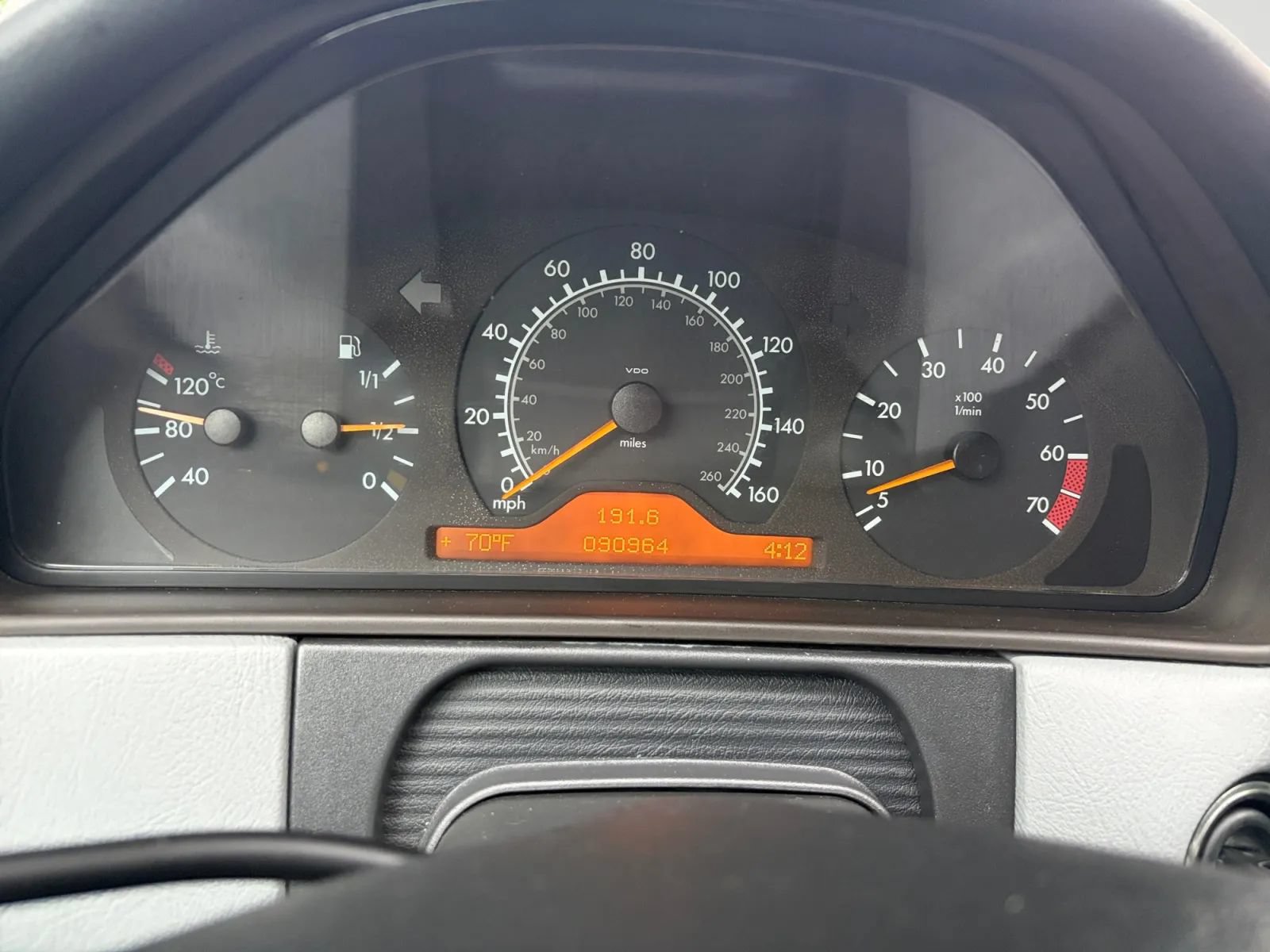 Used 1999 Mercedes-Benz E 320 Sedan image 27