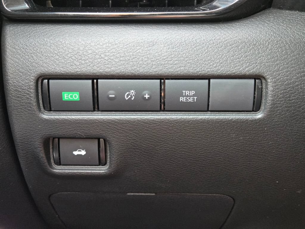 Certified 2021 Nissan Sentra SR FWD image 33