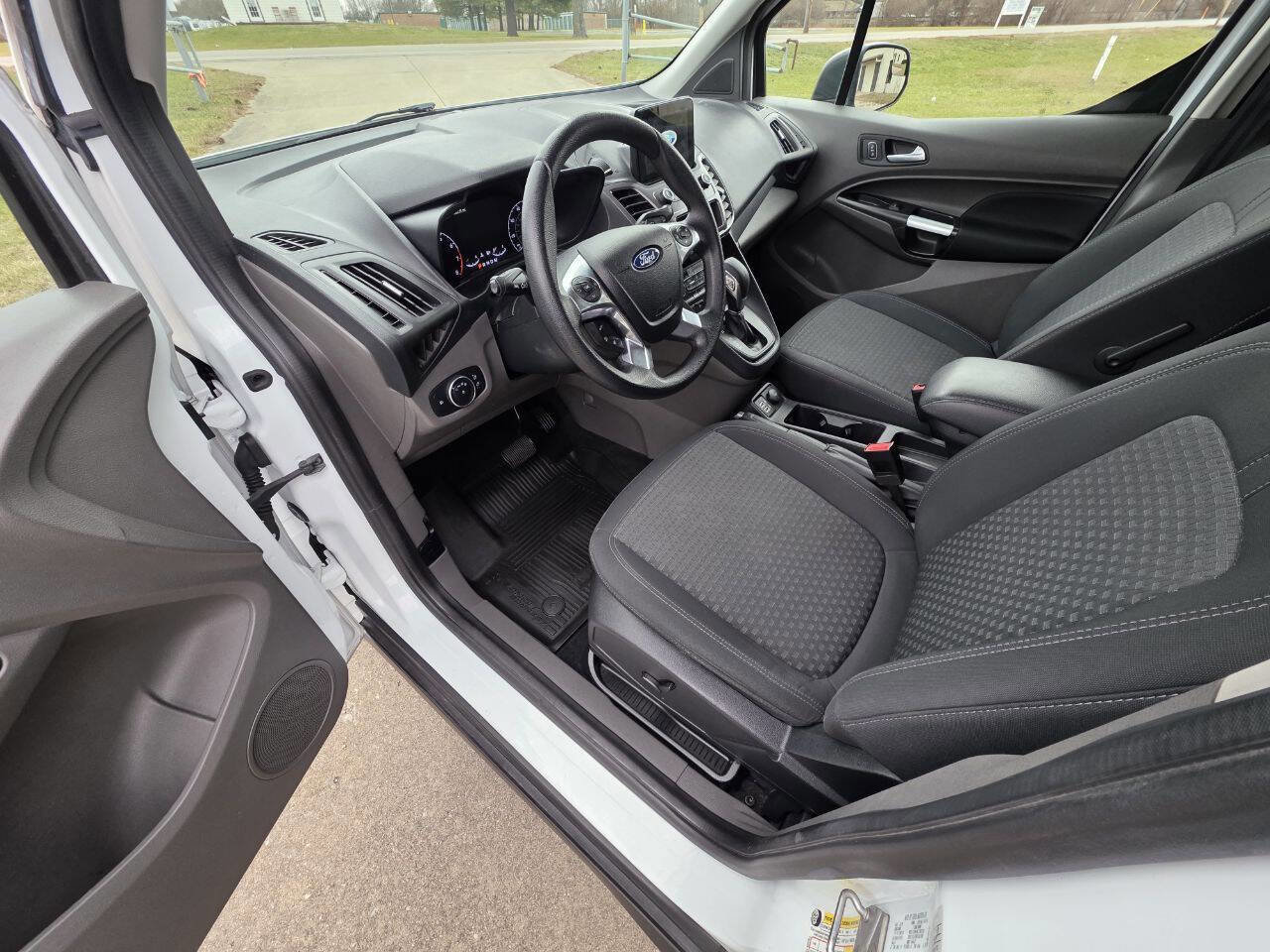 Used 2020 Ford Transit Connect XLT image 3