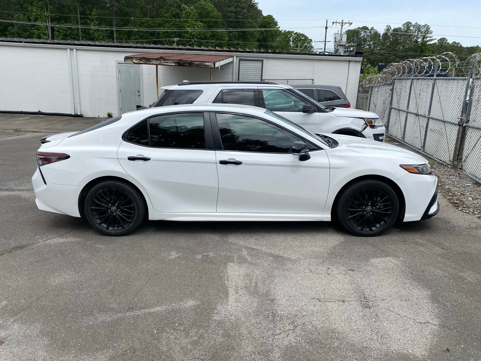 Used 2022 Toyota Camry SE w/ Convenience Package FWD image 5