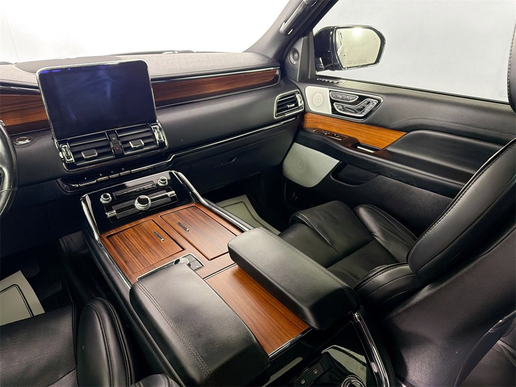 Used 2019 Lincoln Navigator L Reserve image 21