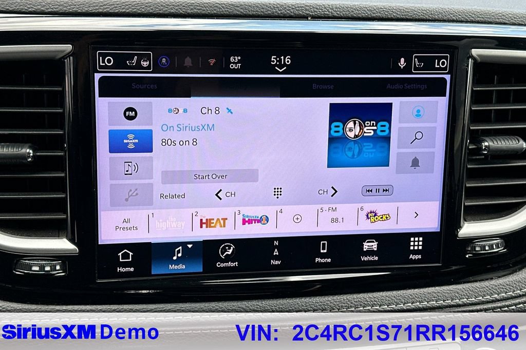 Used 2024 Chrysler Pacifica Limited FWD image 30
