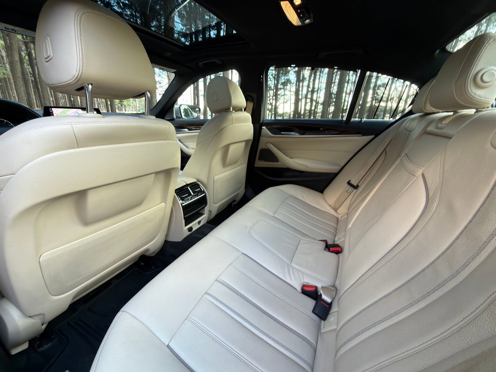 Used 2019 BMW 530i w/ Executive Package image 15