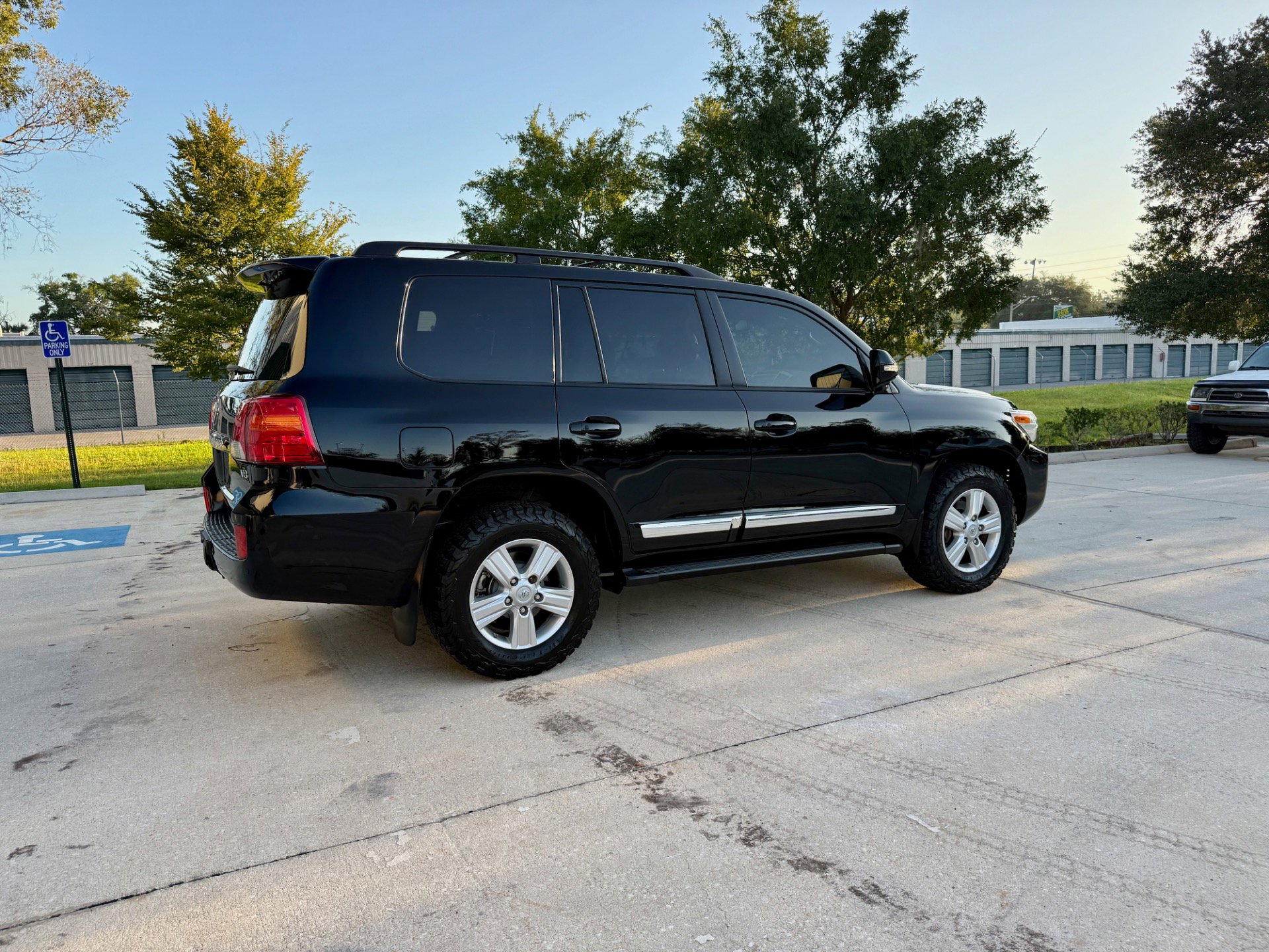 Used 2013 Toyota Land Cruiser image 10