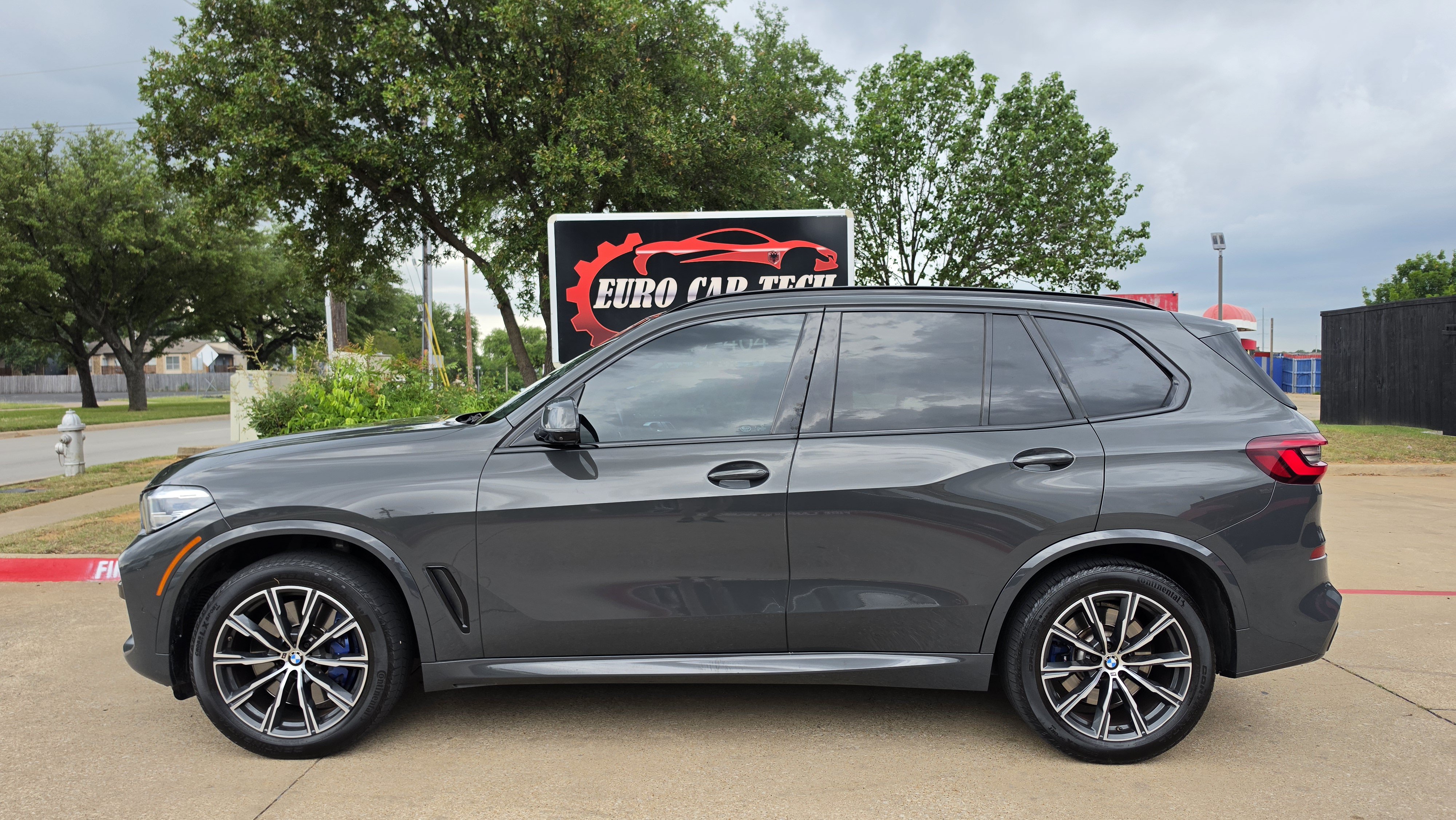 Used 2022 BMW X5 M50i AWD/4WD image 2