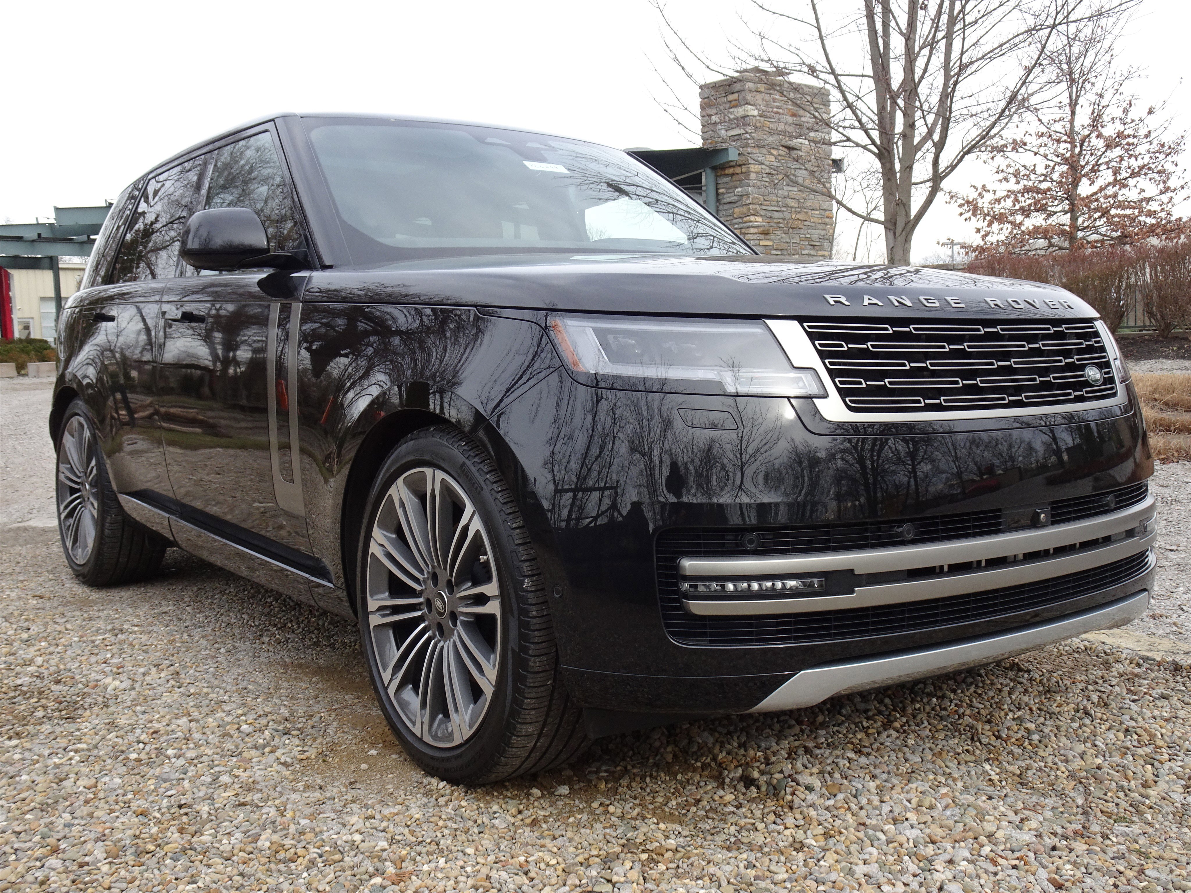 Certified 2024 Land Rover Range Rover SE image 12