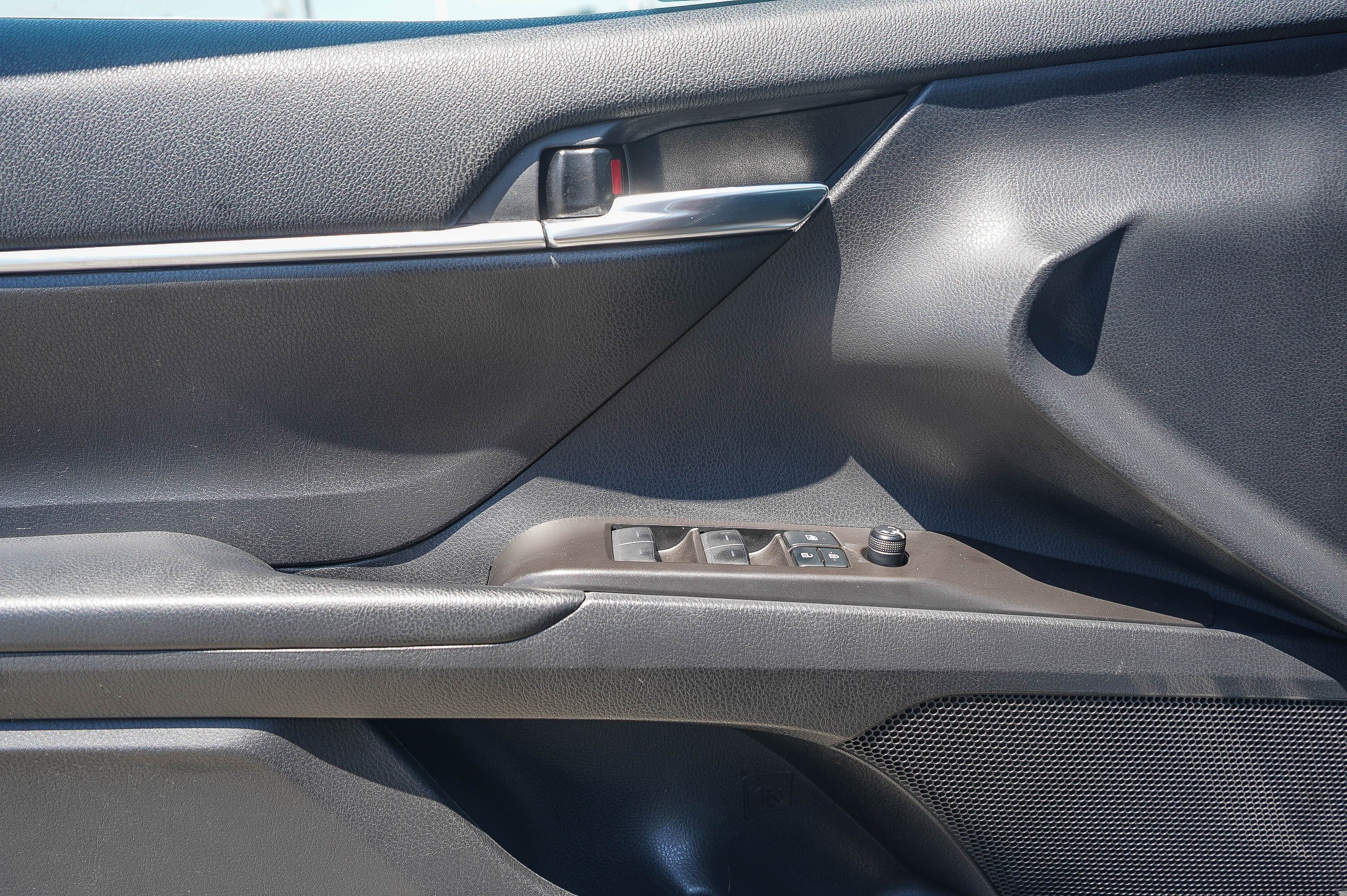 Used 2021 Toyota Camry SE w/ Carpet Mat Package (TMS) FWD image 21