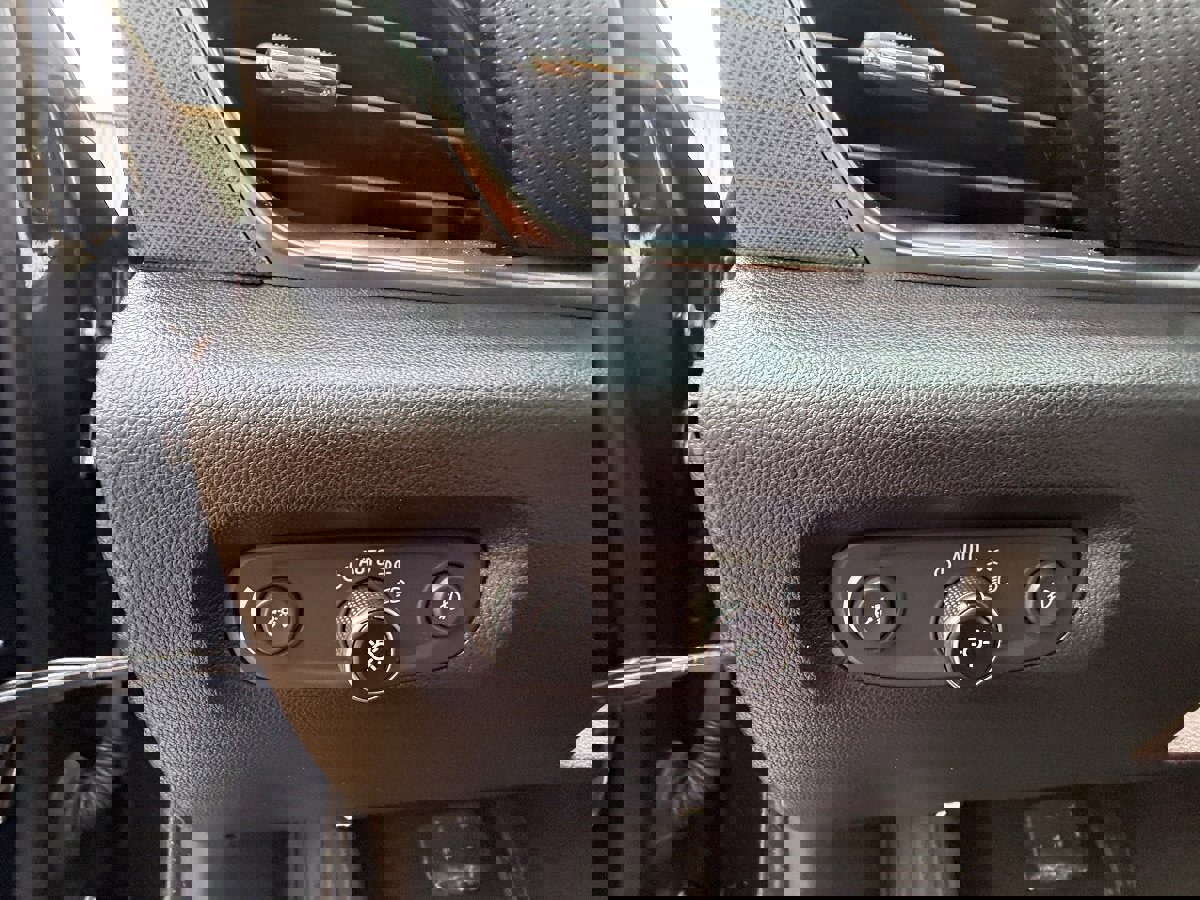 Used 2019 Chevrolet Traverse Premier w/ Redline Edition image 27