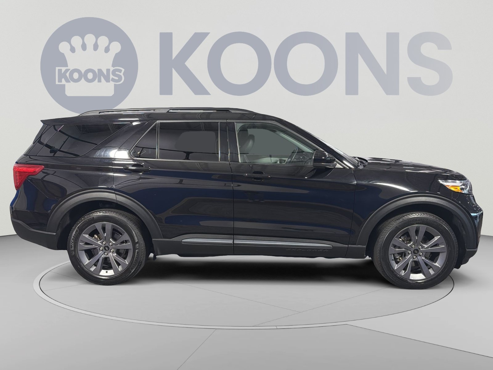 Used 2023 Ford Explorer XLT w/ Equipment Group 202A AWD/4WD image 8