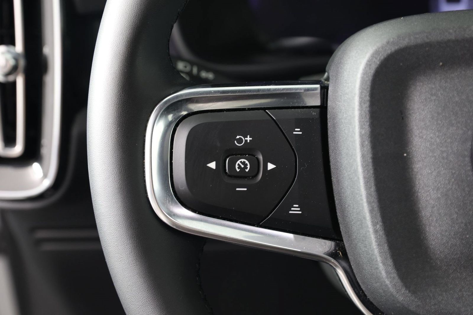 Used 2023 Volvo XC40 Recharge Ultimate AWD/4WD image 10