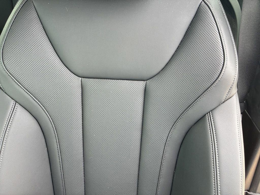 Used 2025 BMW 230i Coupe w/ Premium Package RWD image 7