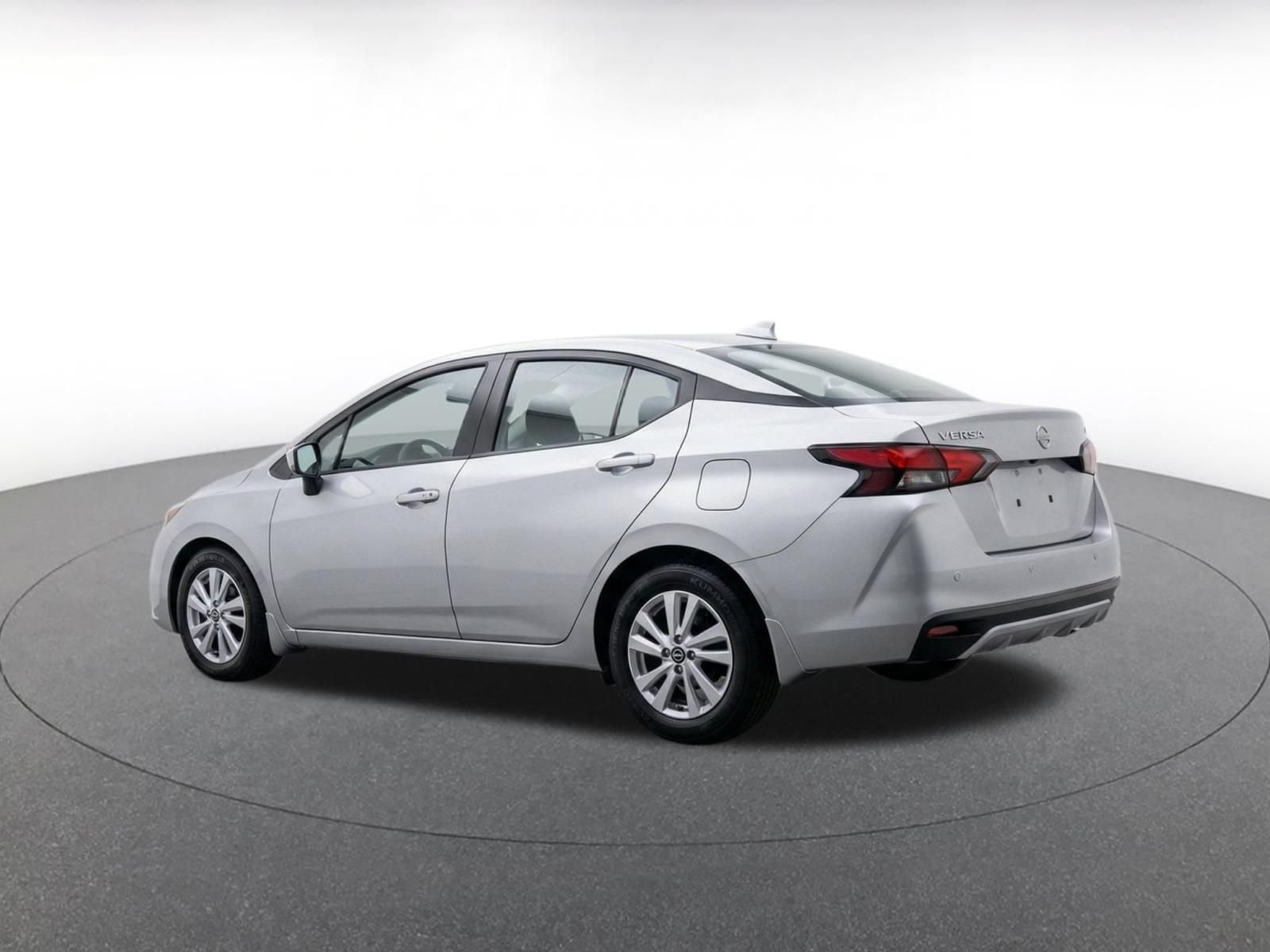 Used 2025 Nissan Versa SV FWD image 15