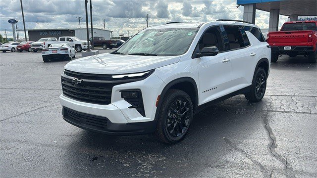 Certified 2024 Chevrolet Traverse LT w/ Enhanced Driving Package image 3
