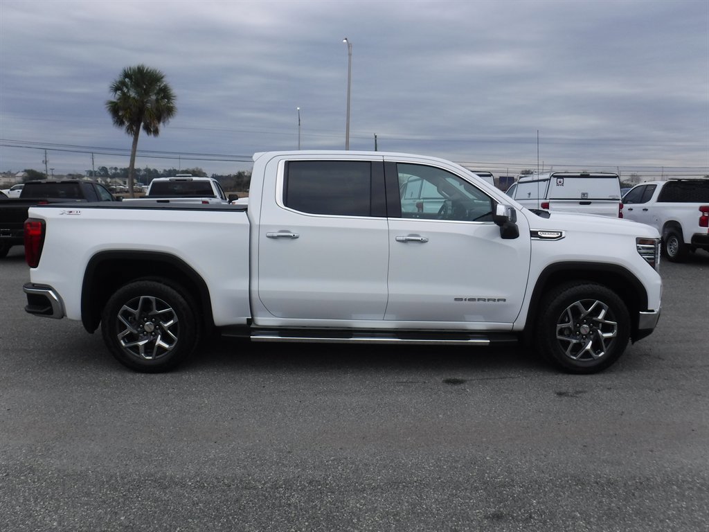 Used 2023 GMC Sierra 1500 SLT image 3