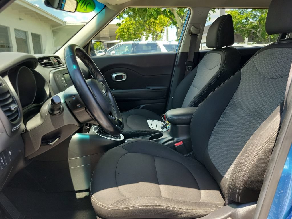 Used 2017 Kia Soul + w/ Designer's Package FWD image 13