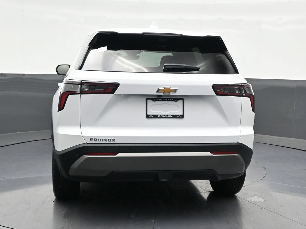 Used 2026 Chevrolet Equinox LT w/ Safety and Technology Package FWD image 4