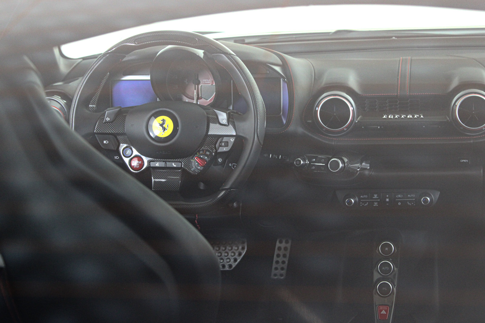 Used 2020 Ferrari 812 Superfast RWD image 32