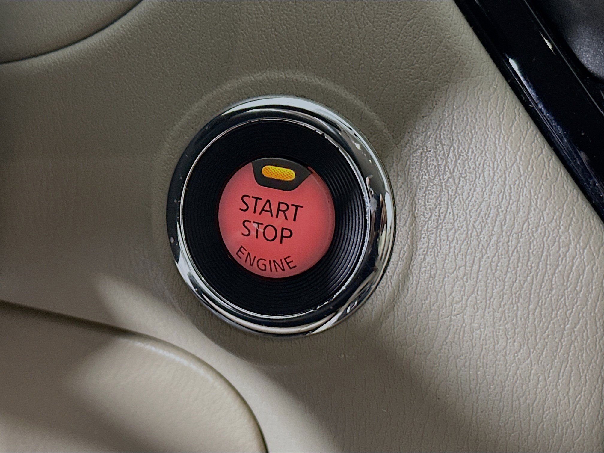 Used 2018 Nissan Pathfinder SV image 19