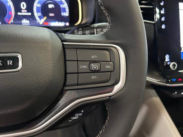 Used 2024 Jeep Wagoneer L 4WD w/ Premium Group I image 18