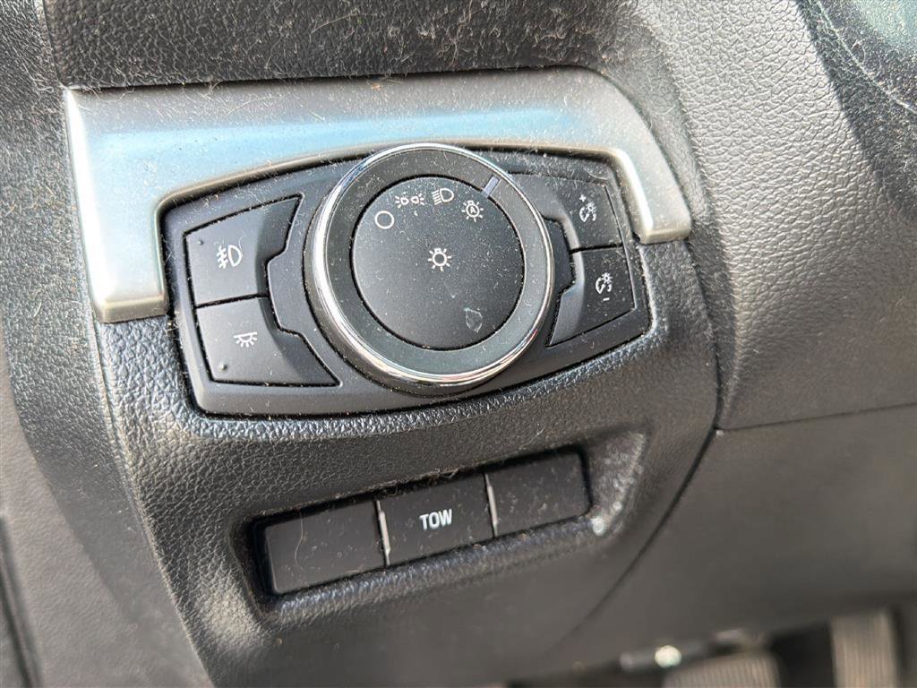 Used 2017 Ford Explorer XLT w/ XLT Appearance Package image 8