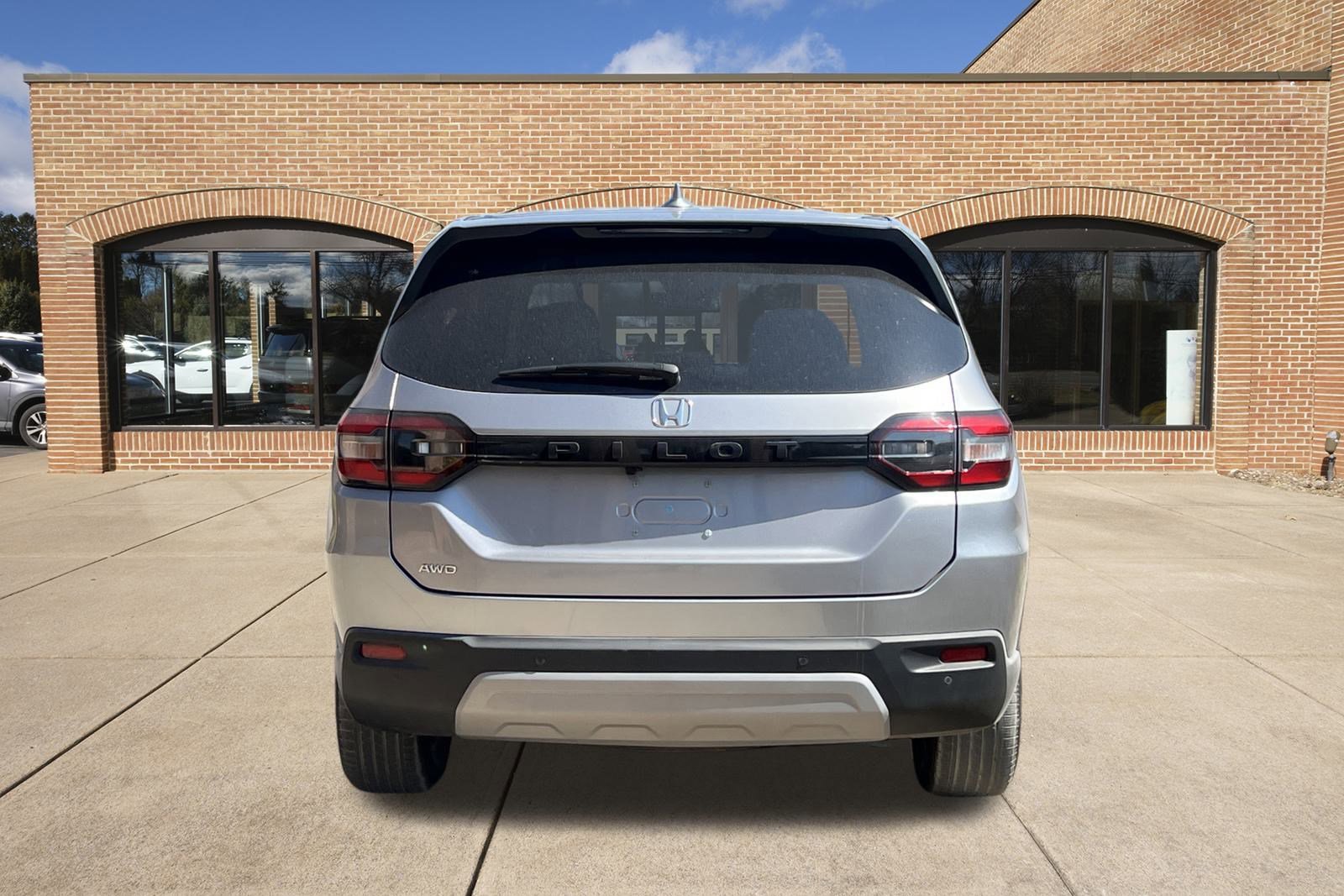 Used 2025 Honda Pilot EX-L image 4