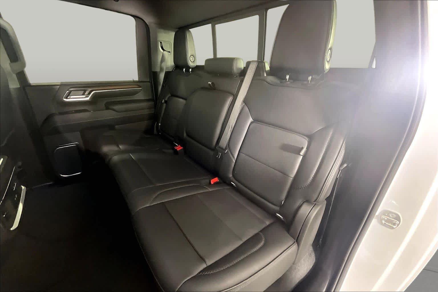 Used 2024 GMC Sierra 2500 Denali w/ Denali Reserve Package AWD/4WD image 19