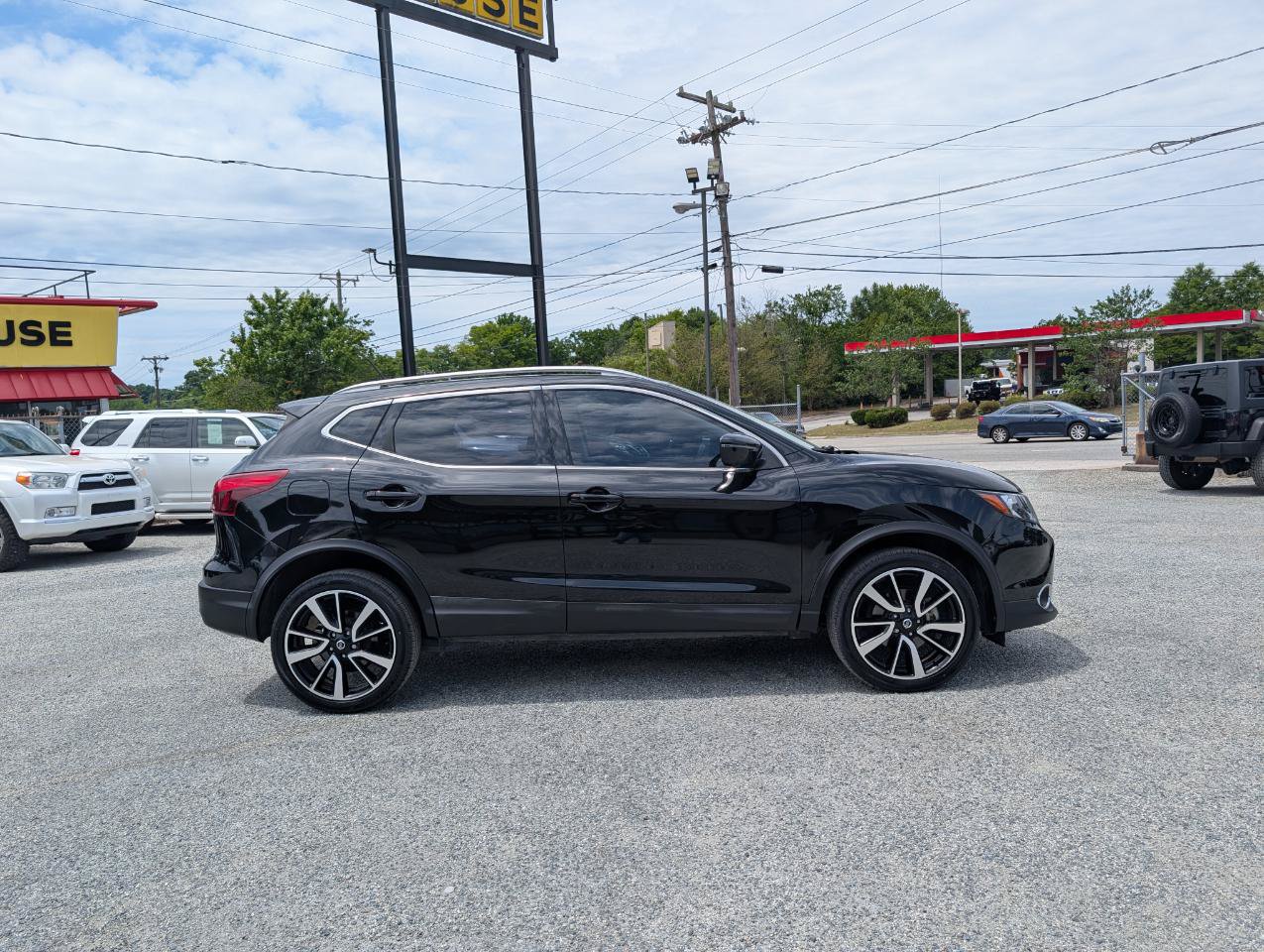 Used 2018 Nissan Rogue Sport SL w/ SL Premium Package FWD image 5