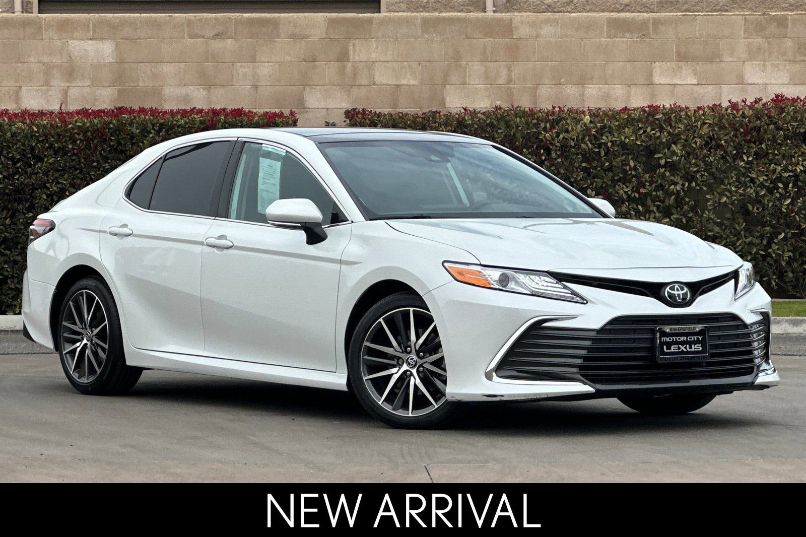 Used 2023 Toyota Camry XLE image 2