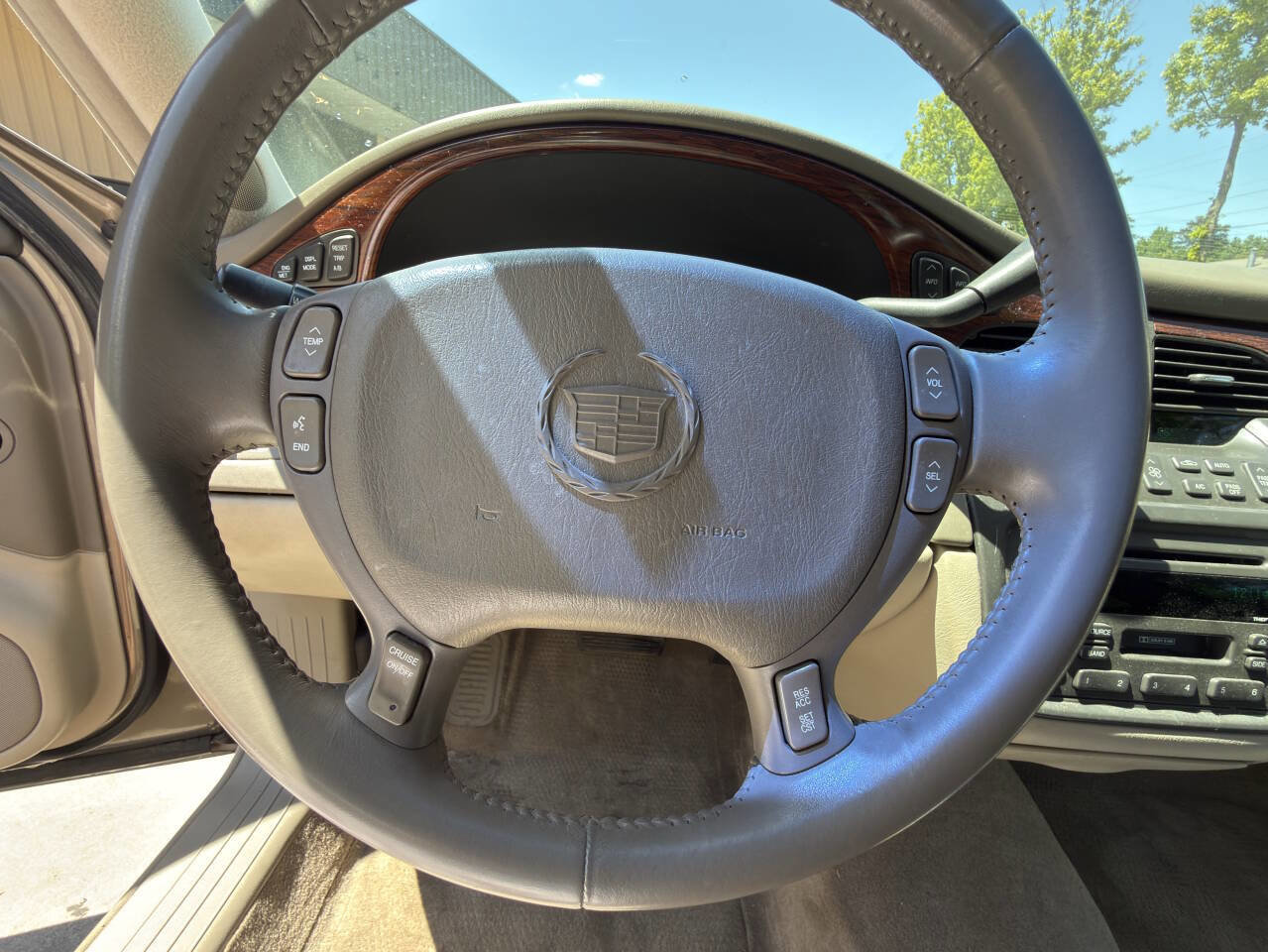 Used 2003 Cadillac De Ville w/ Comfort & Convenience Package FWD image 59