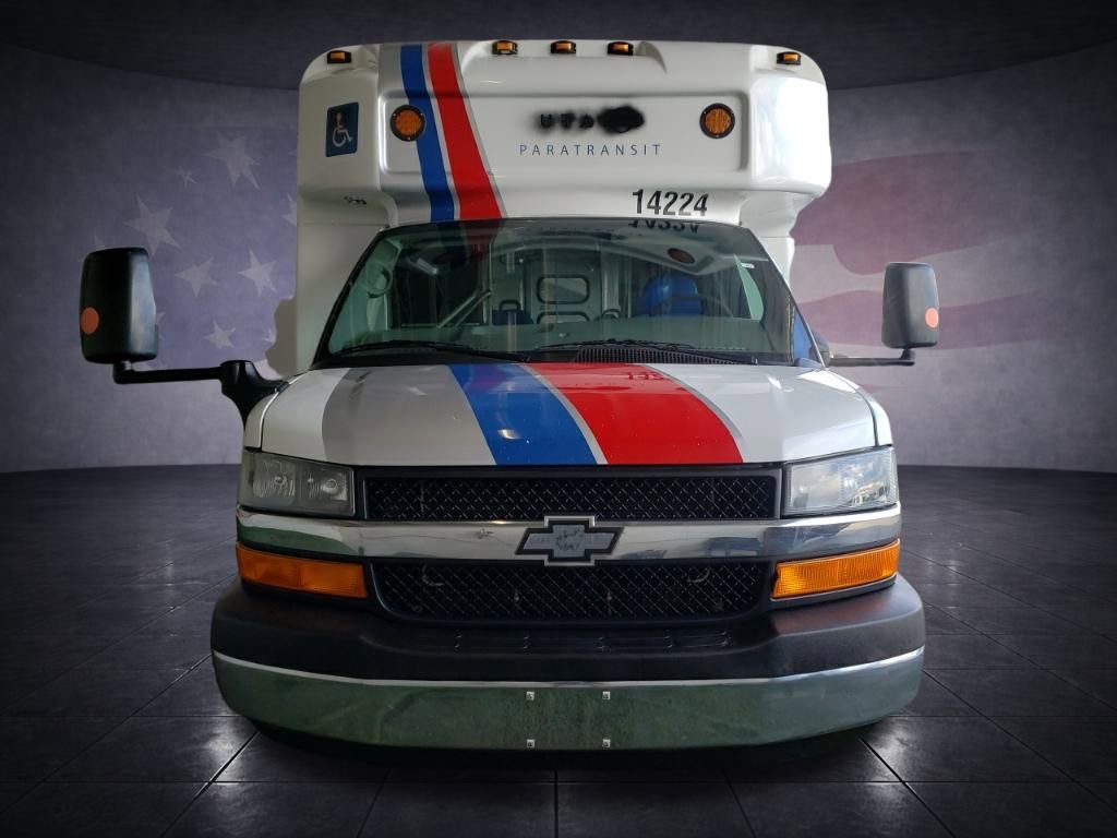 Used 2015 Chevrolet Express 4500 w/ Shuttle Bus Package RWD image 4