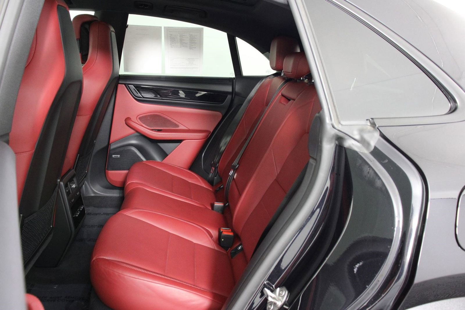 Certified 2025 Porsche Macan 4 Electric image 31