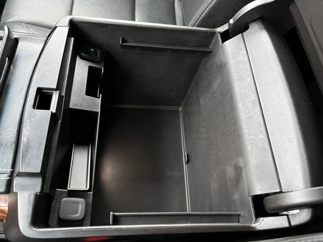 Used 2018 Chevrolet Suburban Premier image 21