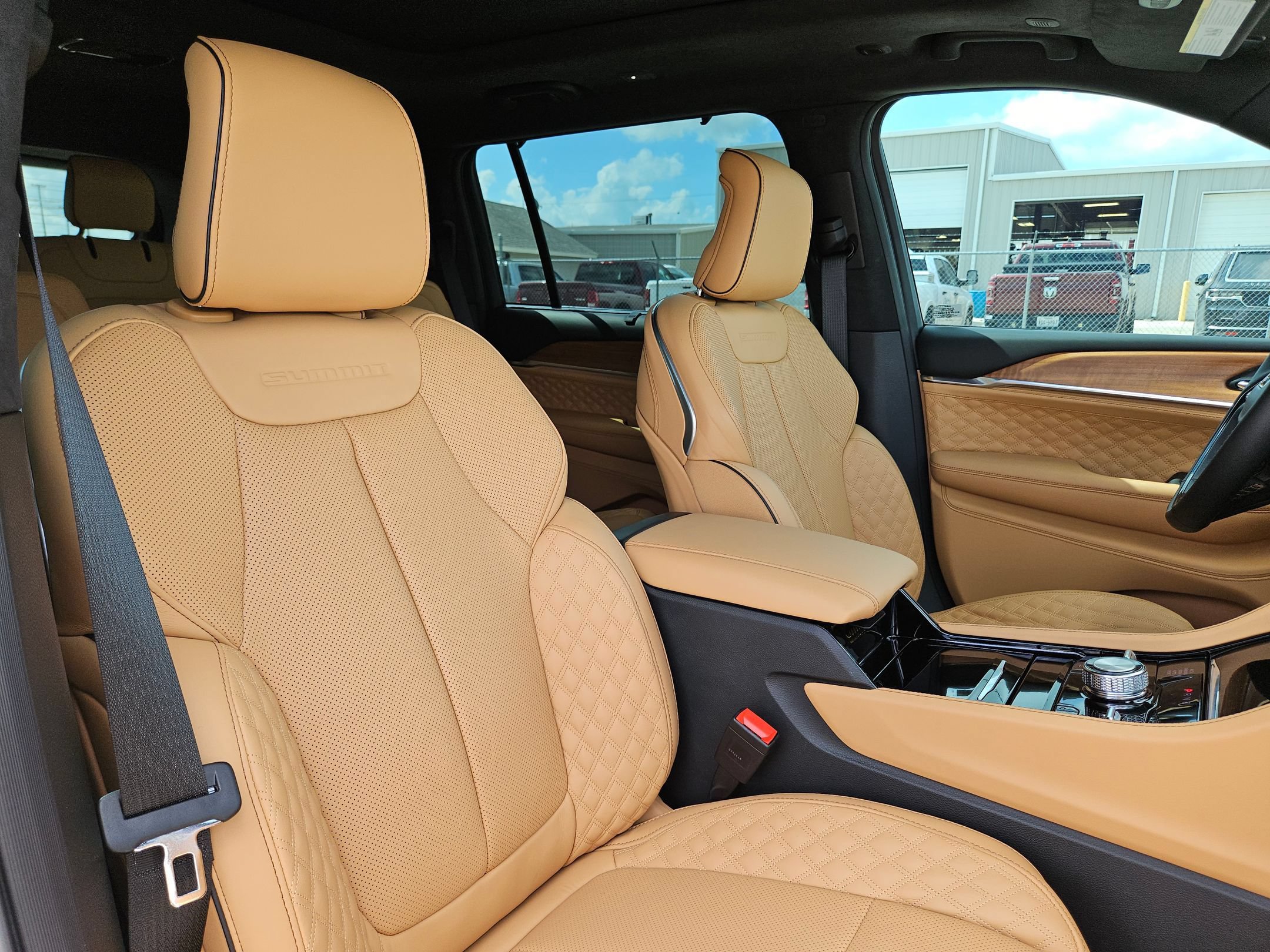 Used 2026 Jeep Grand Cherokee L Summit w/ Advanced Protech Group IV AWD/4WD image 30