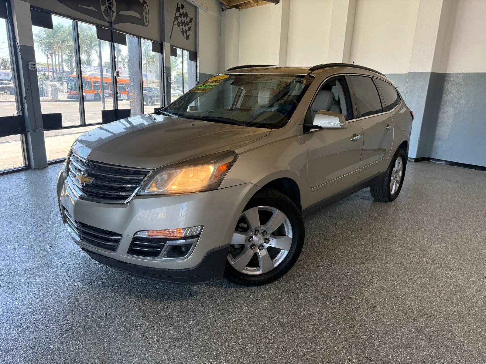 Used 2015 Chevrolet Traverse LTZ FWD image 3