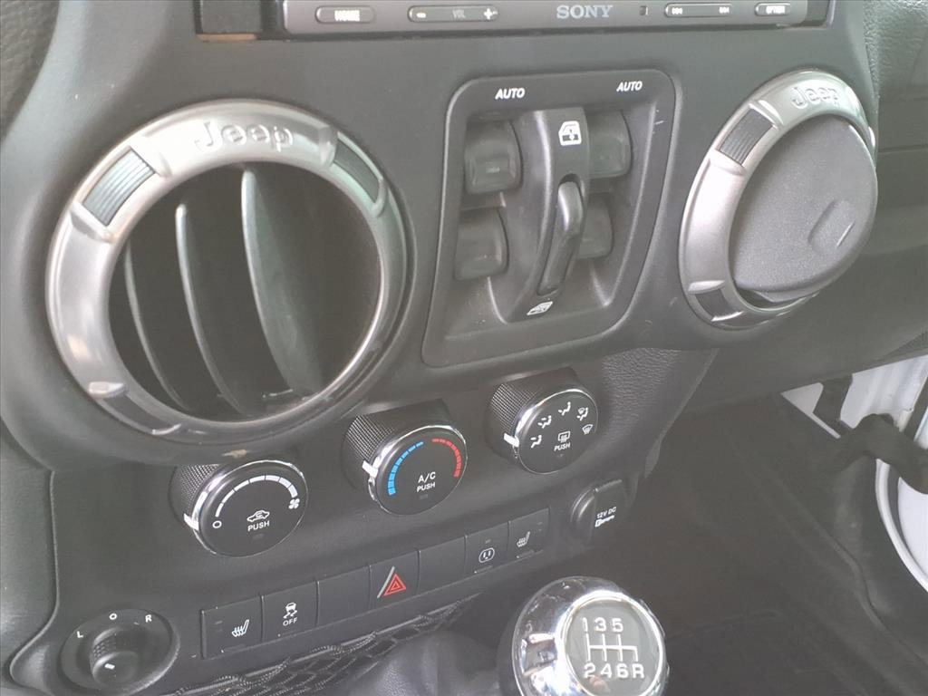 Used 2018 Jeep Wrangler Unlimited Sahara AWD/4WD image 24