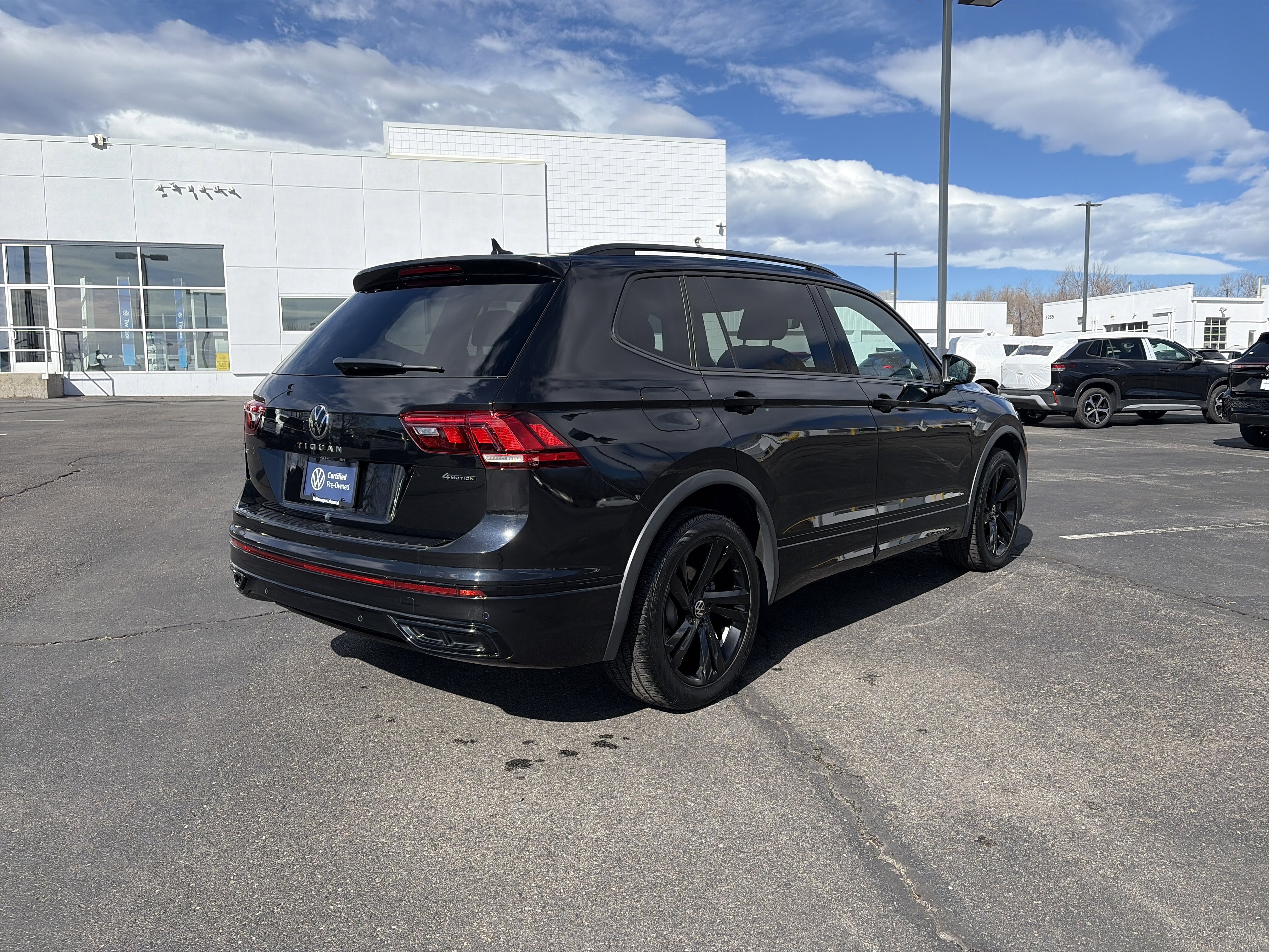 Certified 2023 Volkswagen Tiguan SE R-Line image 5