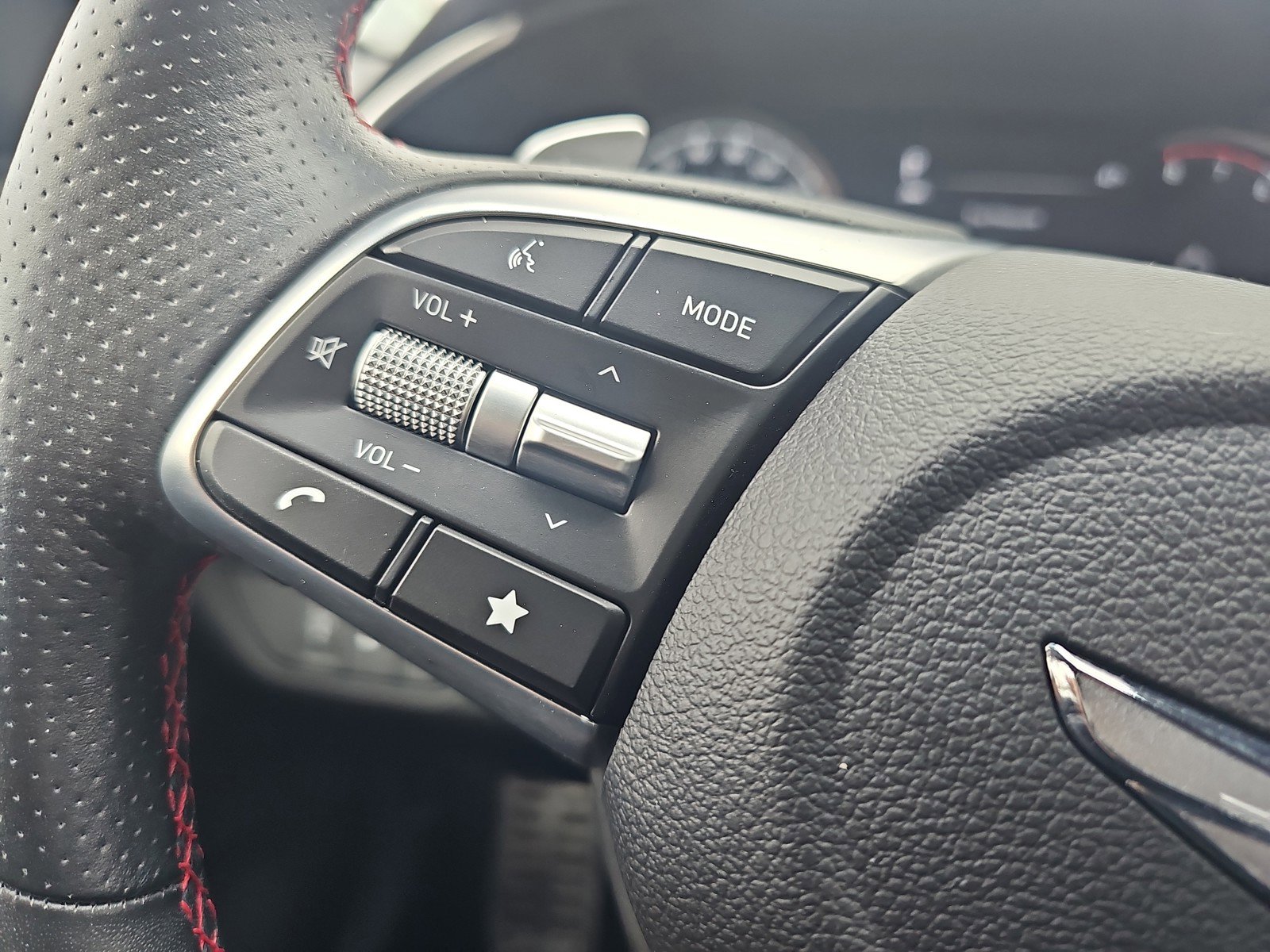 Used 2023 Genesis G70 2.0T w/ Sport Prestige Package image 23